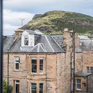 Ceilidh-donia Hotel EDI